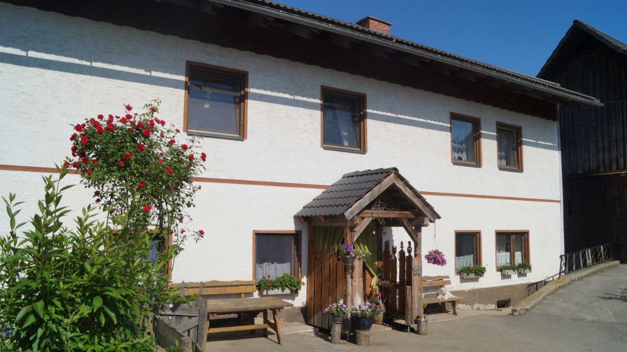 Ferienwohnung Auf Einem Richtigen Bauernhof Finkenstein am Faaker See Exterior photo